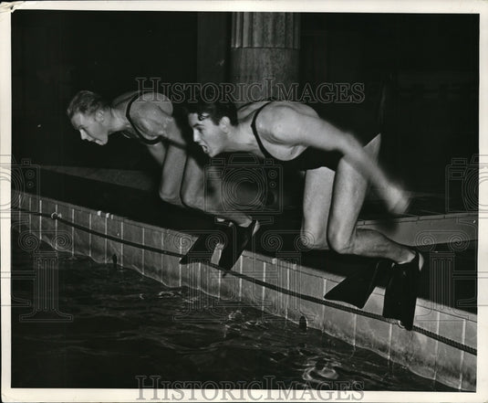 1941 Press Photo Columbia swim team Gunnar Ohberg & David St John - net13616- Historic Images