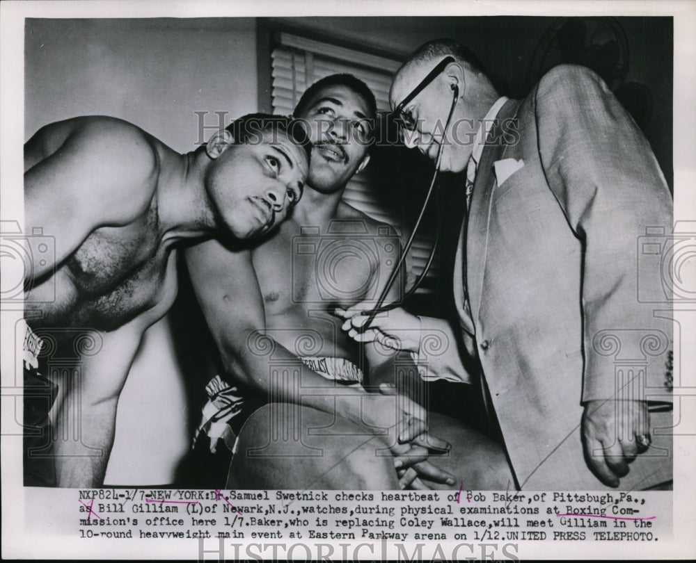 1953 Press Photo Dr Samuel Swetnik checks Bob Baker &amp; Bill Gilliam in NYC- Historic Images