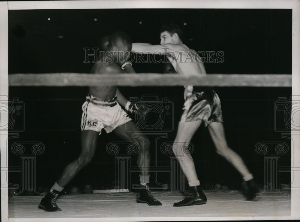 1938 Press Photo Jackie Simmons vs Ray Lonny at National AAU boxing Boston- Historic Images