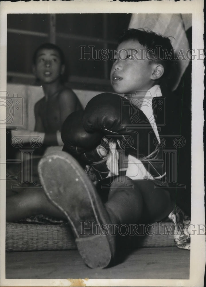 1948 Press Photo Kimaro Yamazaki at Japan's 1st Tetsu Kid boxing club- Historic Images