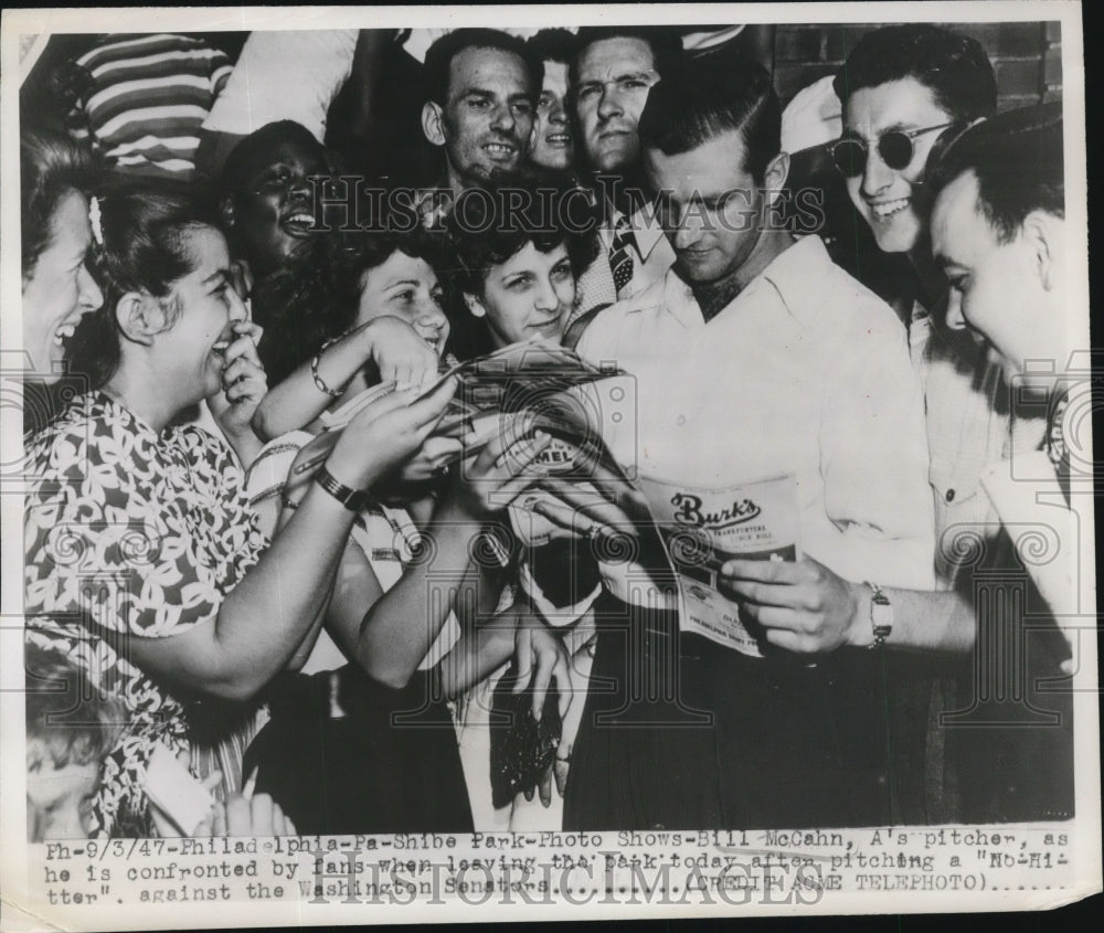 1947 Press Photo Bill McCahn A&#39;s pitcher &amp; fans at Philadelphia - net15032- Historic Images