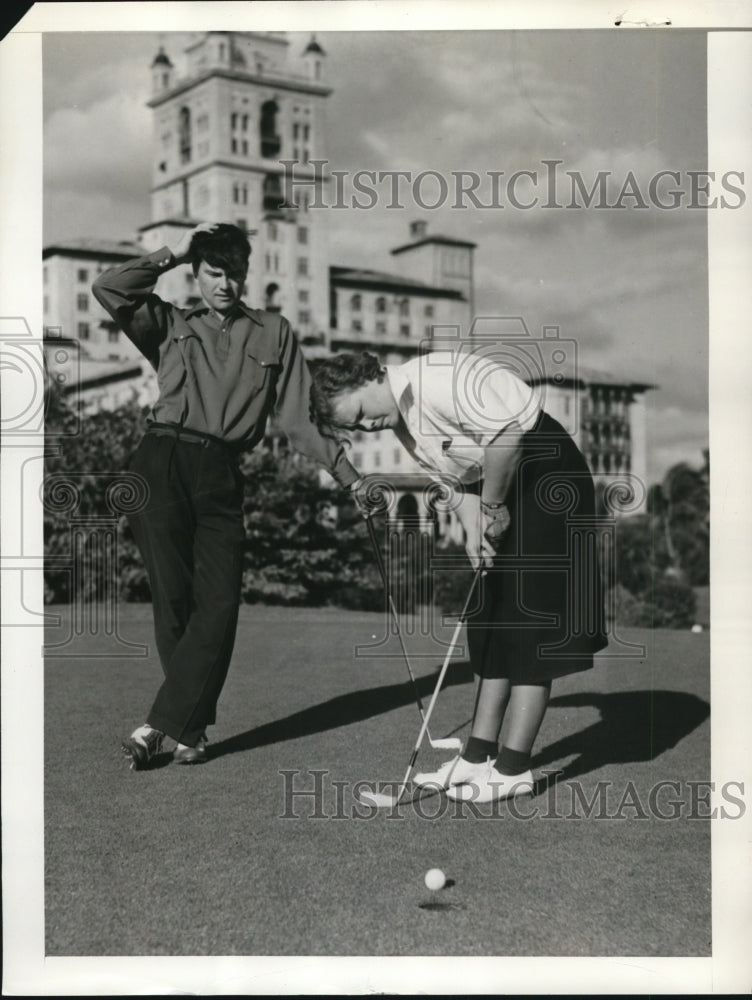 1938 Press Photo Patty Berg, Chick Harbert at Miami Biltmore golf in Florida- Historic Images