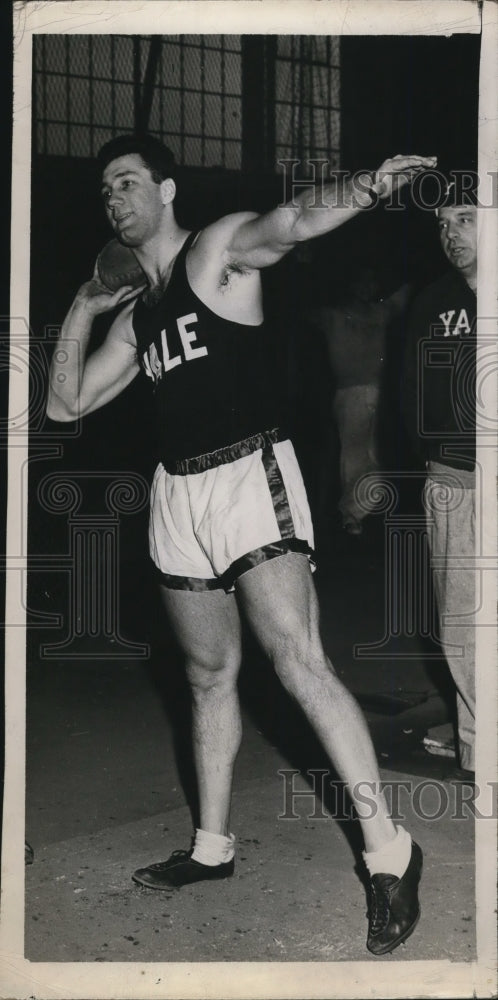 Press Photo Jimmy Tucks of Yale at shot put event at a track meet - net15529- Historic Images