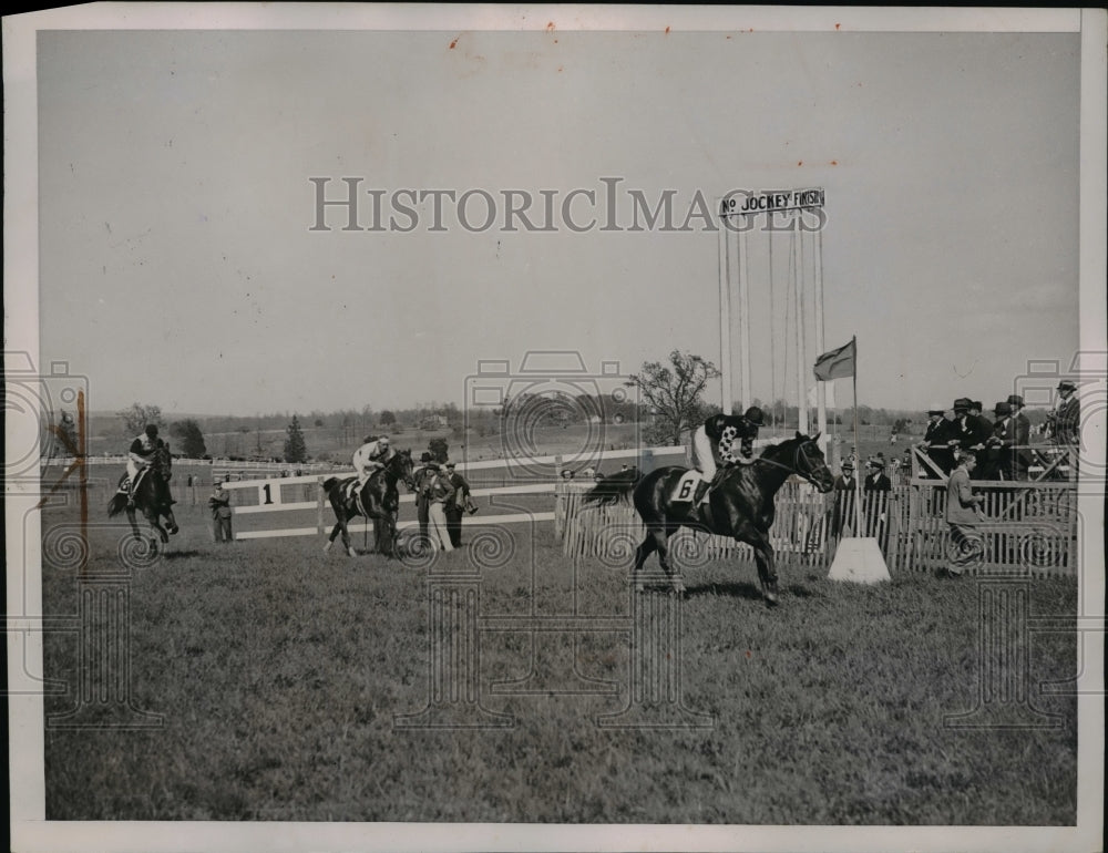 1936 Press Photo N Laing on Ghost Dancer wins Virginia Gold Cup race - net16094- Historic Images