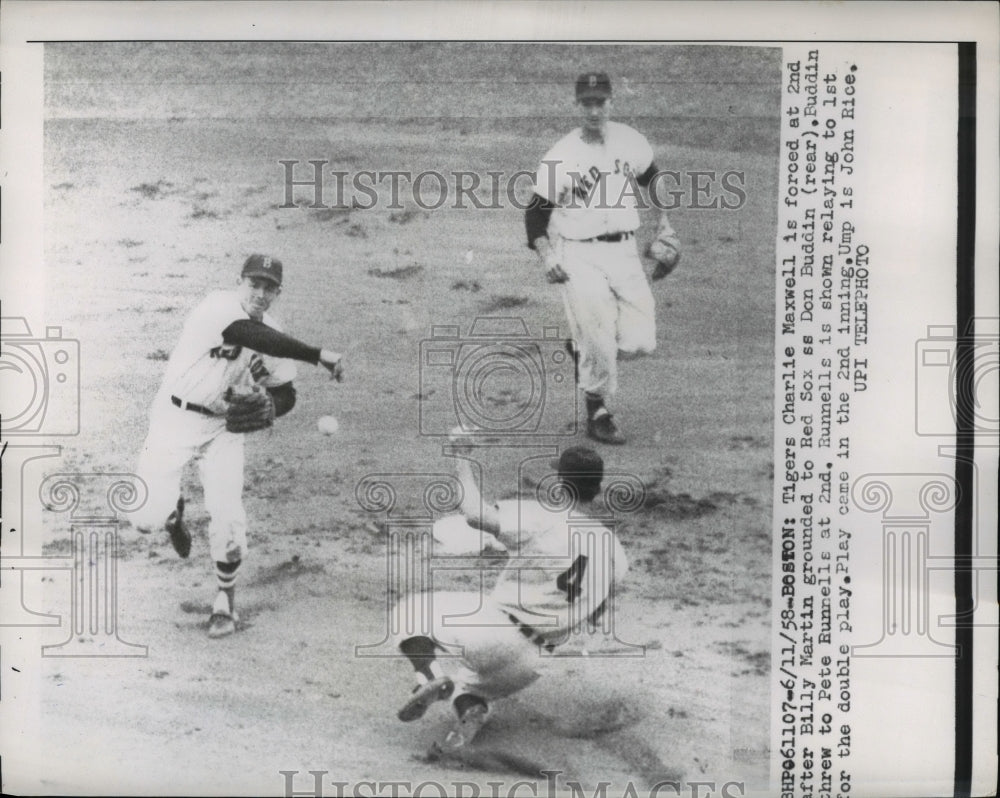 1958 Press Photo Tigers Charlie Maxwell out vs Red Sox Don Buddin, P Runnells- Historic Images