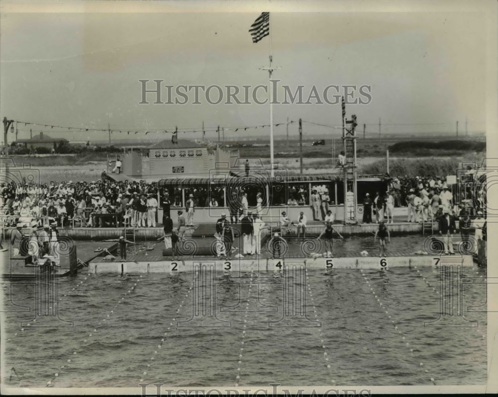 1932 Press Photo Swimmers take their mark for start of a race at a pool- Historic Images