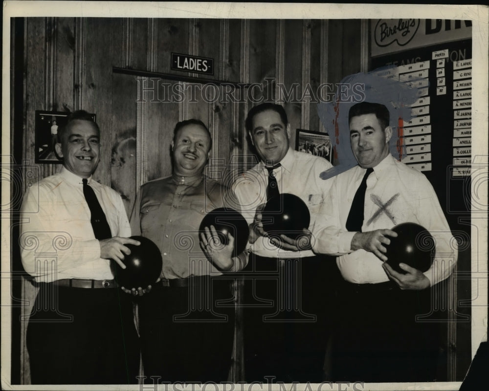 1942 Press Photo Bowlers Julius Skirke, Edwin Sadler, Herman Bath - net16889- Historic Images