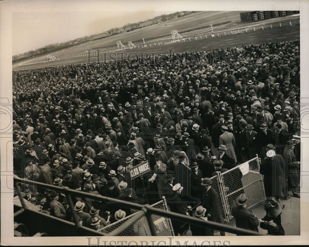 1940 Press Photo Crowds at horse races at Jamaica track in New York - net17510- Historic Images