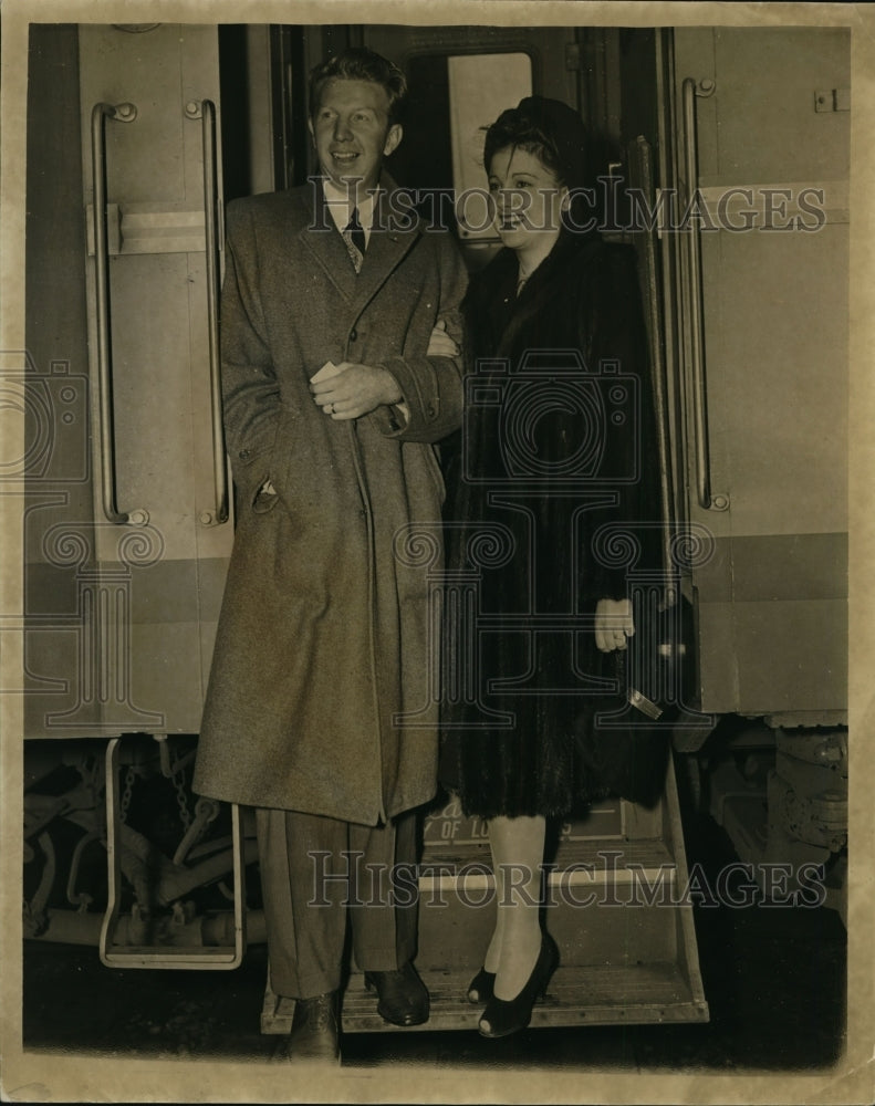 Press Photo Don Budge &amp; his wife on way to NY to make movie shorts - net18085- Historic Images