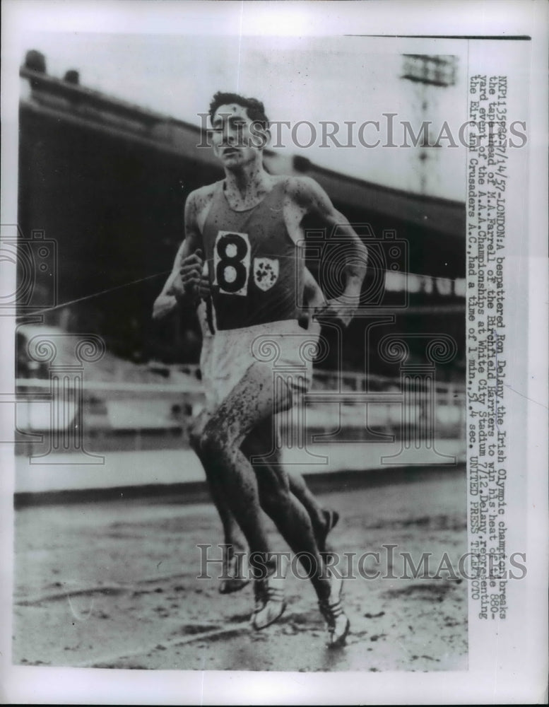 1957 Press Photo Ron Delany in 880 yard win at AAA Championship in London- Historic Images