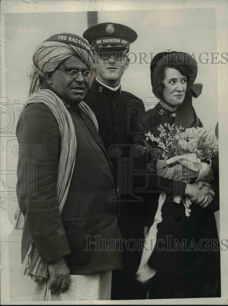 1925 Press Photo Lt Col Yesu Dasen of India Army arrives in San Francisco- Historic Images