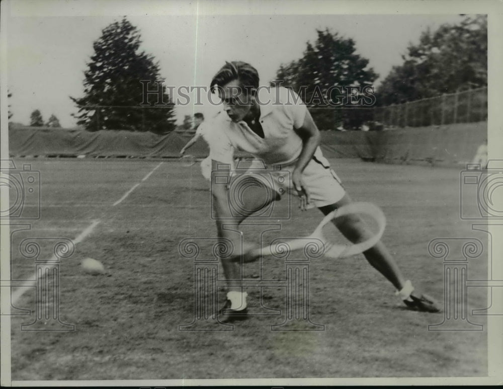 1934 Press Photo Frankie Parker practicing for Eastern Lawn Tennis Championship- Historic Images