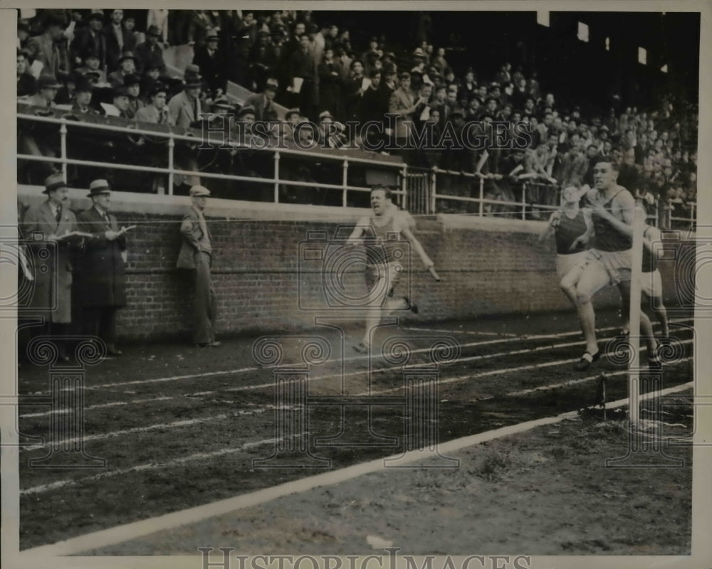 1937 Press Photo Ruger, Rosenbaum at 1/4 mile relay at Penn Relays meet- Historic Images