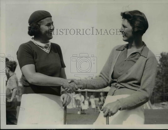 1937 Press Photo Helen Hicks, Beatrice Barrett in Womens Western golf in ILL- Historic Images