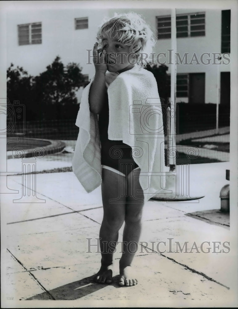 1960 Press Photo Debbie Struble daughter of swimmer Diane Struble in Fla- Historic Images