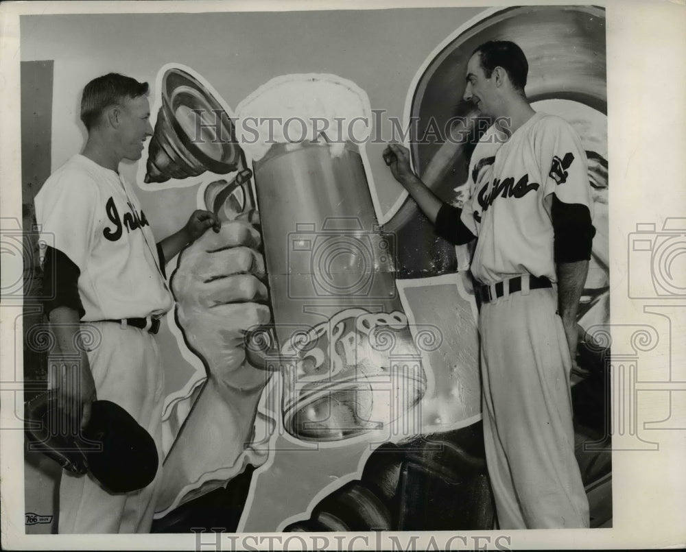 1954 Press Photo Corky Redell & Marian Mursgewski of Cleveland Indians- Historic Images