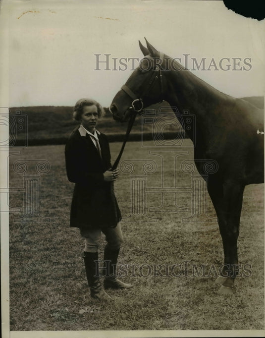 1930 Press Photo Carolyn Roberts & horse at Long Island horse show - net21413- Historic Images