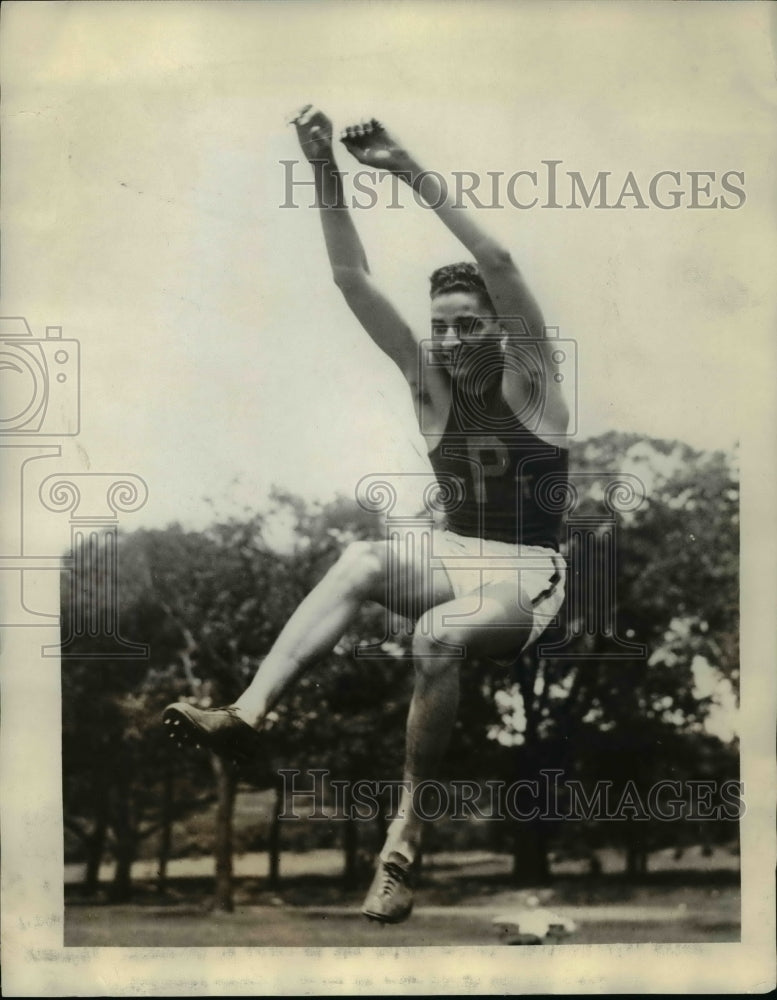 1929 Press Photo Argentina&#39;s Arturo Mereina competes in track for Peirce school- Historic Images