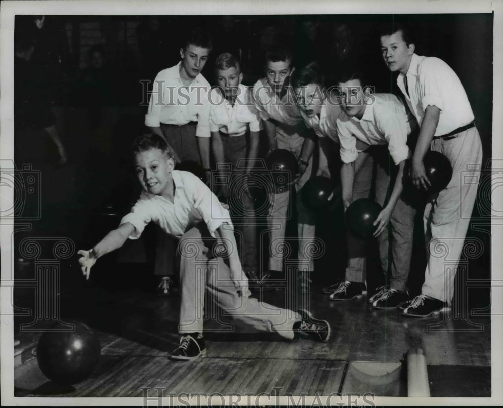 1959 Press Photo Benny Johansson Swedish bowler & others in Stockholm- Historic Images