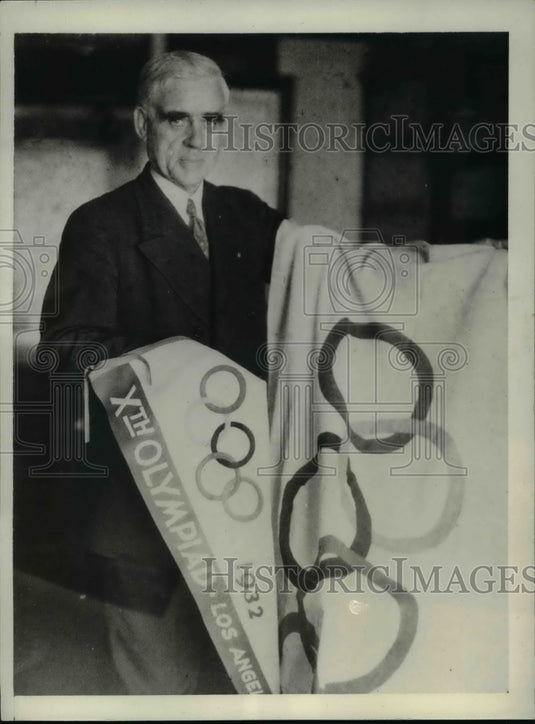 1932 Press Photo Joseph Scott & new flag of Olympic Games - net23495- Historic Images