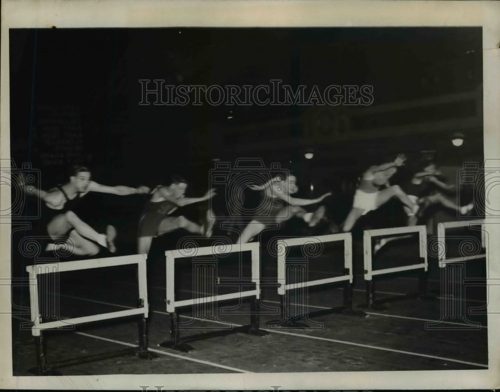 1937 Press Photo Start of Metropolitan Class A hurdle race at track meet- Historic Images