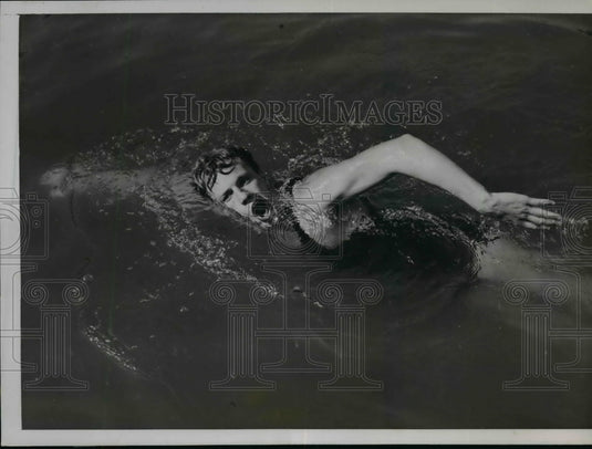 1937 Press Photo Irving McCaffrey wins 220 Free Style at NAUU Men's Swim Meet- Historic Images