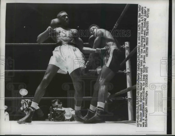 1957 Press Photo Randy Sandy lands a solid left to body of Spider Webb ...