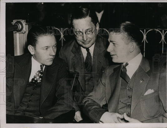 1936 Press Photo Willie Saunders jockey with Walter Schaffer, LD Greene at trial- Historic Images
