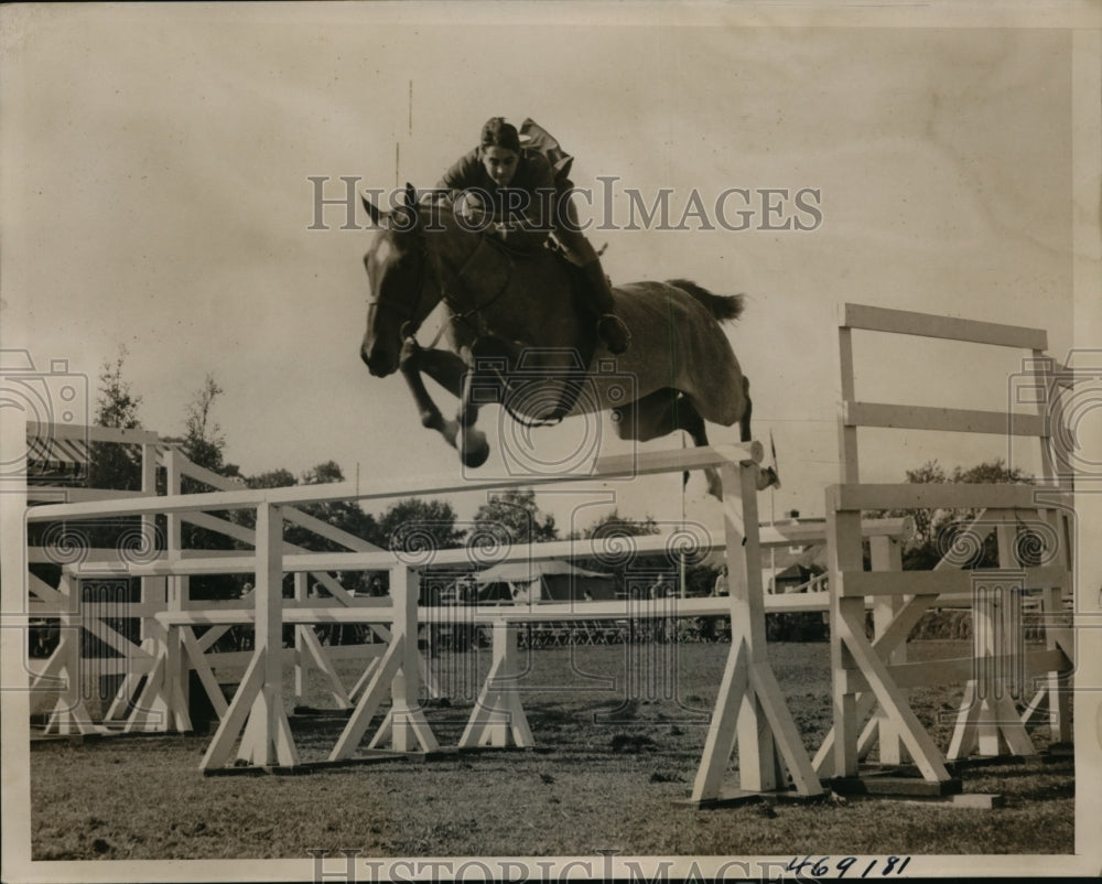 1938 Press Photo Piping Rock Horse Show NY John Fry on Gaylady - net25484- Historic Images