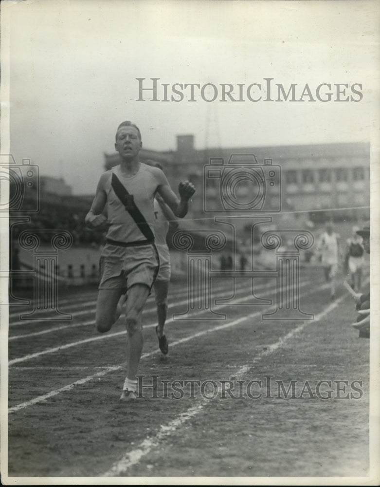 1928 Press Photo D Abbott of Illinois U wins 2 mile race at National meet- Historic Images