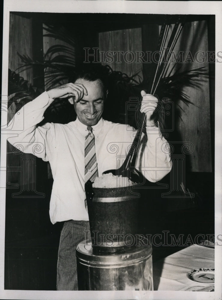 1938 Press Photo Golfer Denny Shute after setting score record at Miami Biltmore- Historic Images