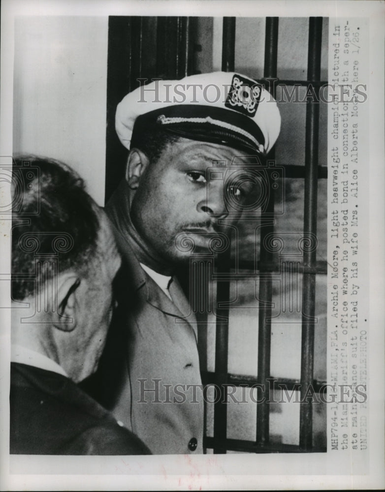 1954 Press Photo Archie Moore Pictured In Miami Sheriff's Office - net26342- Historic Images