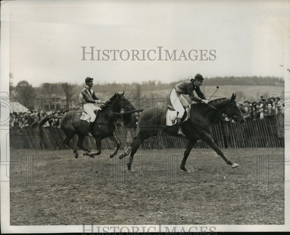 1938 Press Photo MD point to point race Tres Bon wins vs Blockade - net26871- Historic Images