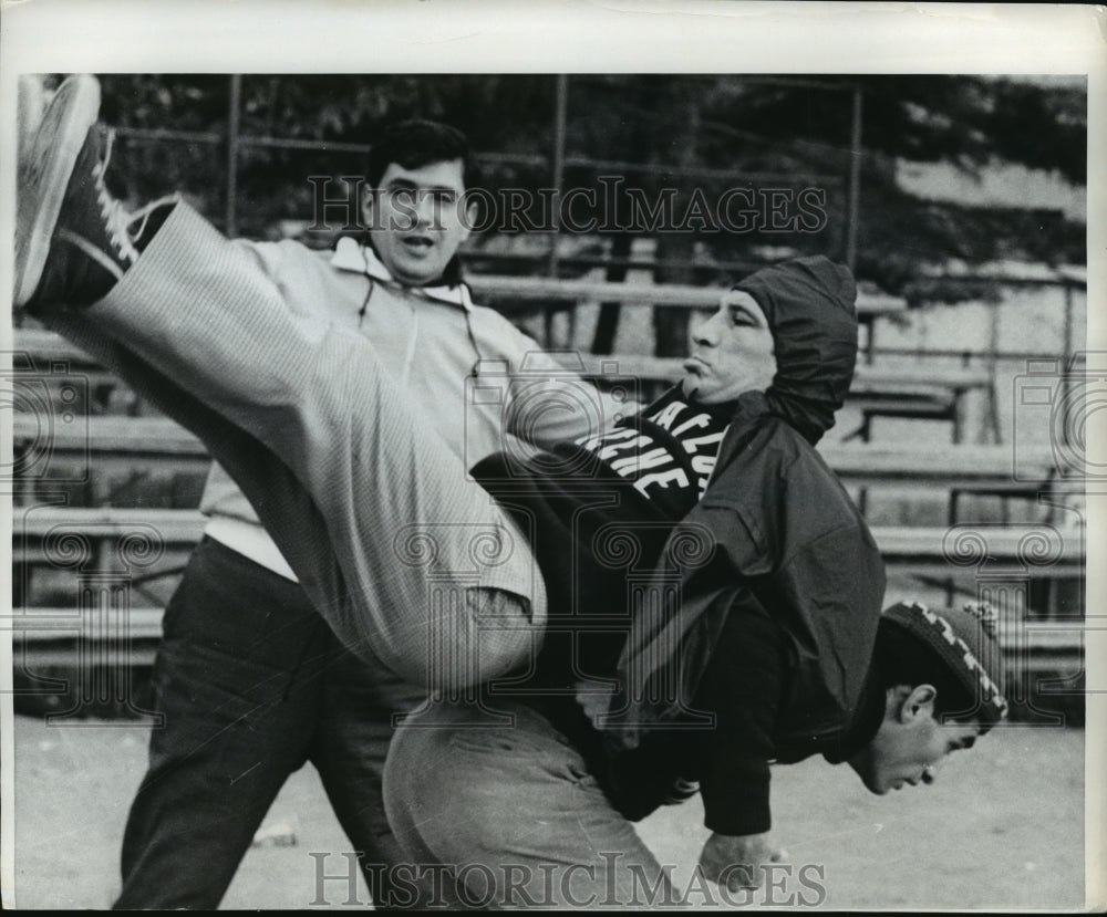 1968 Press Photo Nicolono Lochhe trains to face Paul Fuji in Toyko Japan- Historic Images