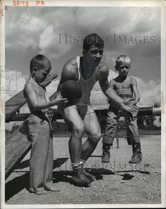 1952 Press Photo Billy Wells, Michigan State's star halfback at his summer job- Historic Images