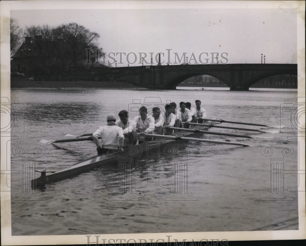 Press Photo A college crew at practice on a river - net27377- Historic Images