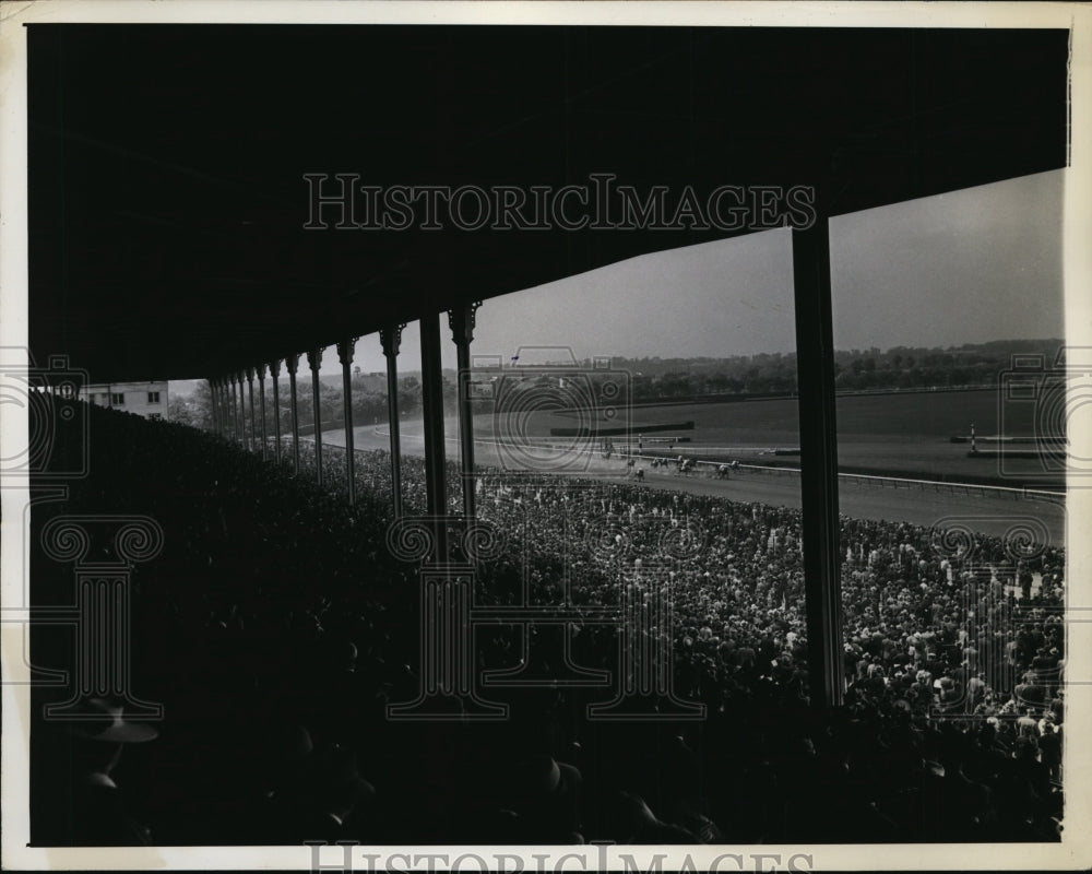 1941 Press Photo Season opening at NYs Belmont Park races Air Master wins- Historic Images