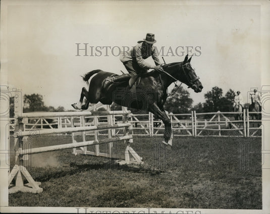 1933 Press Photo James Malone on Cherokee at 5th Boulder Brook Club show- Historic Images