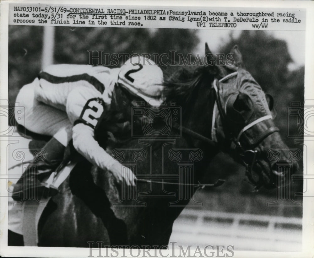 1969 Press Photo T DeDePalo on Craig Lynn wins raceat Philadelphia PA- Historic Images