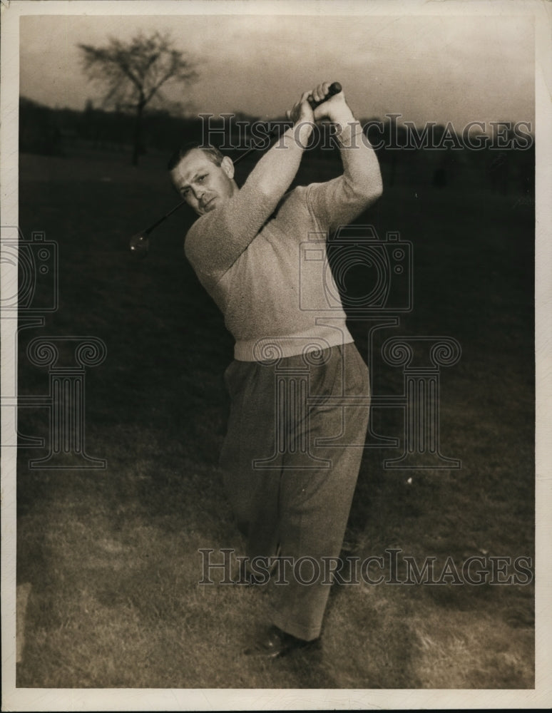 1949 Press Photo Golfer Dick Shoemaker pro at Beechmont club - net27846- Historic Images