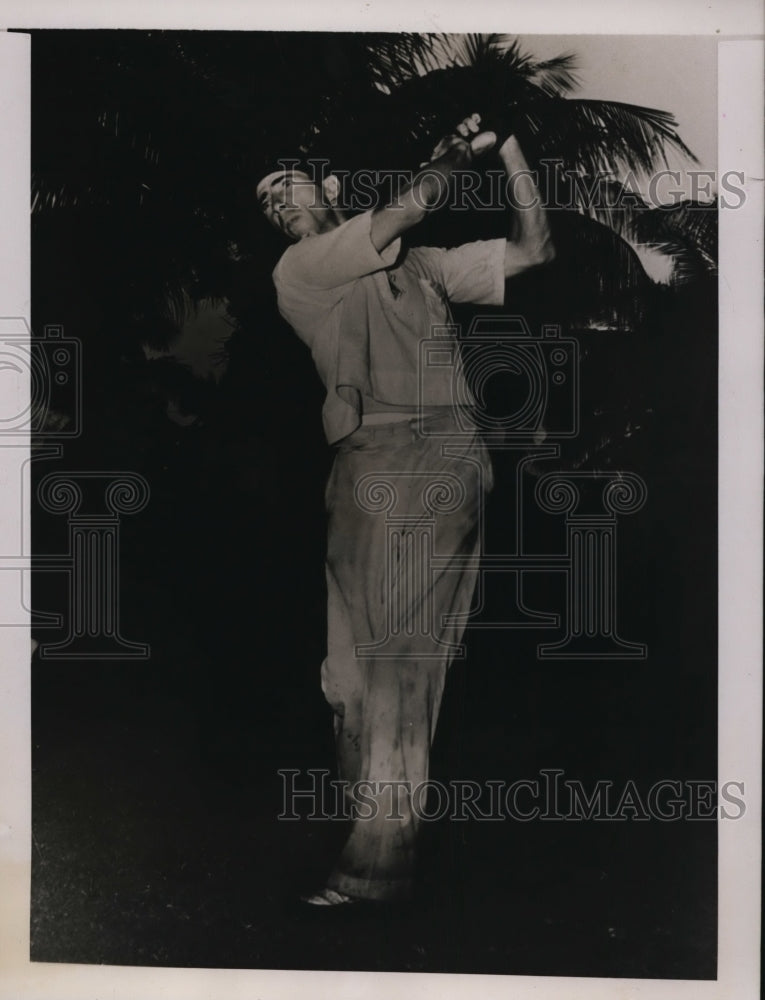 1939 Press Photo Curtis Jarvis at marathon golf record of 162 holes in Miami- Historic Images