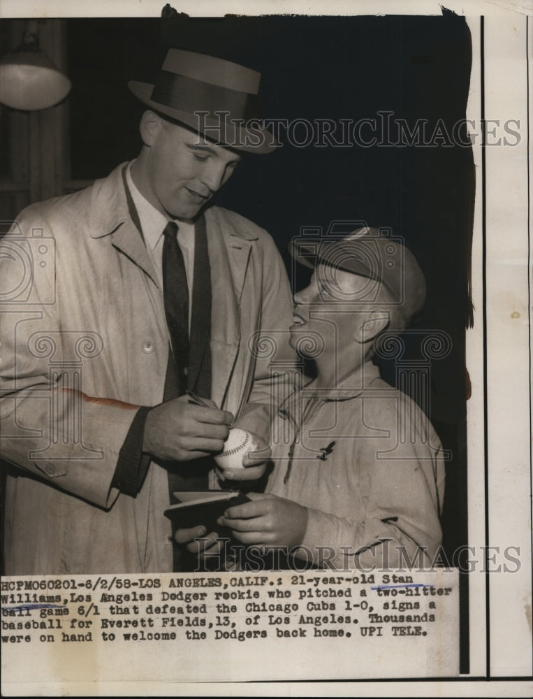 1958 Press Photo Stan Williams of LA Dodgers &amp; fan Everett Fields - net28033- Historic Images