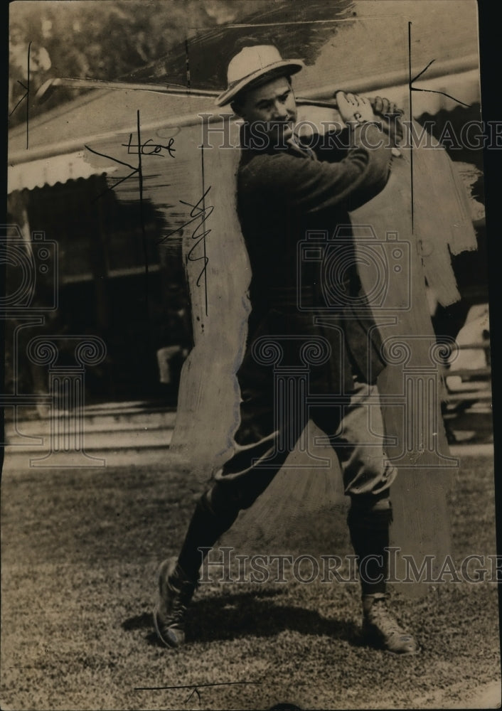 1922 Press Photo Golfer George Mickel tees off - net28169- Historic Images