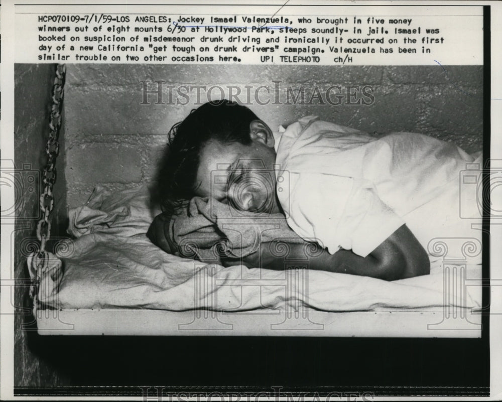 1959 Press Photo Jockey Eddie Arcaro sleeps in LA jail for suspicion of DUI- Historic Images