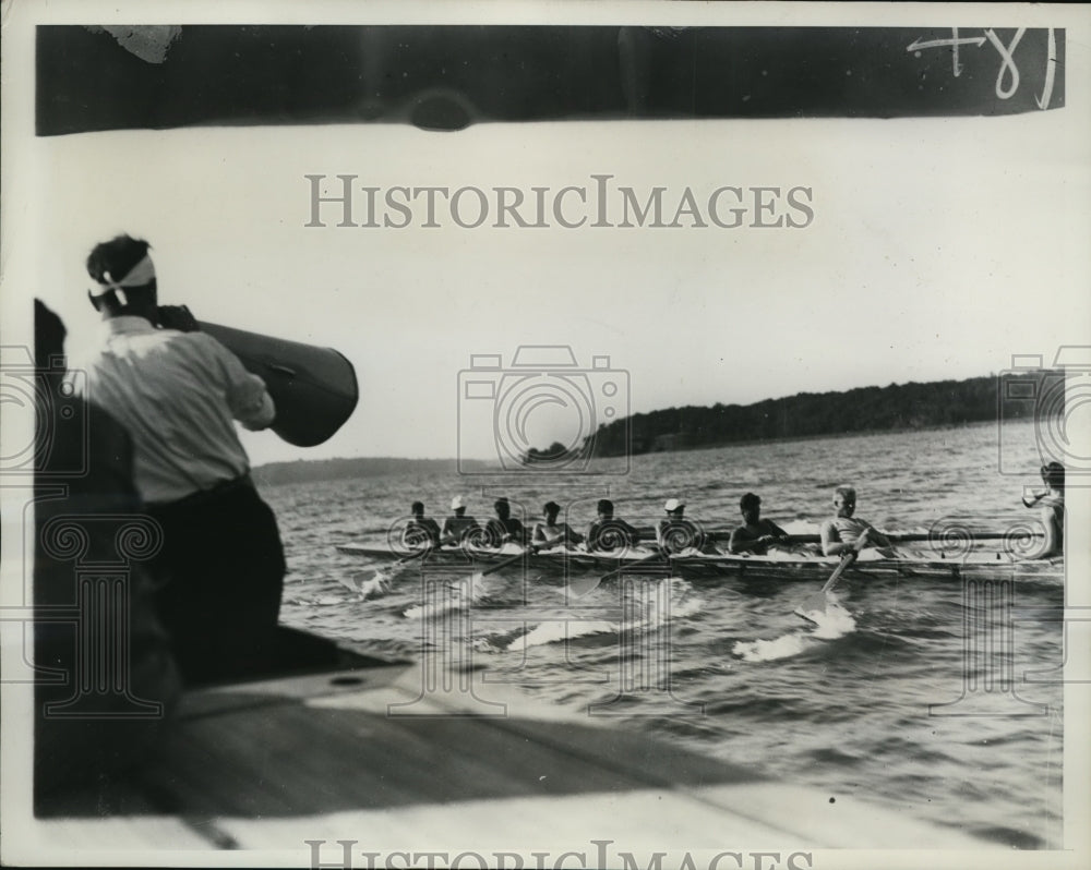 1934 Press Photo Hubert Glendon at workout of Columbia crew - net28434- Historic Images