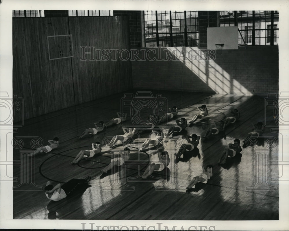 1941 Press Photo Group of people doing calisthenics at Madison Square Garden- Historic Images