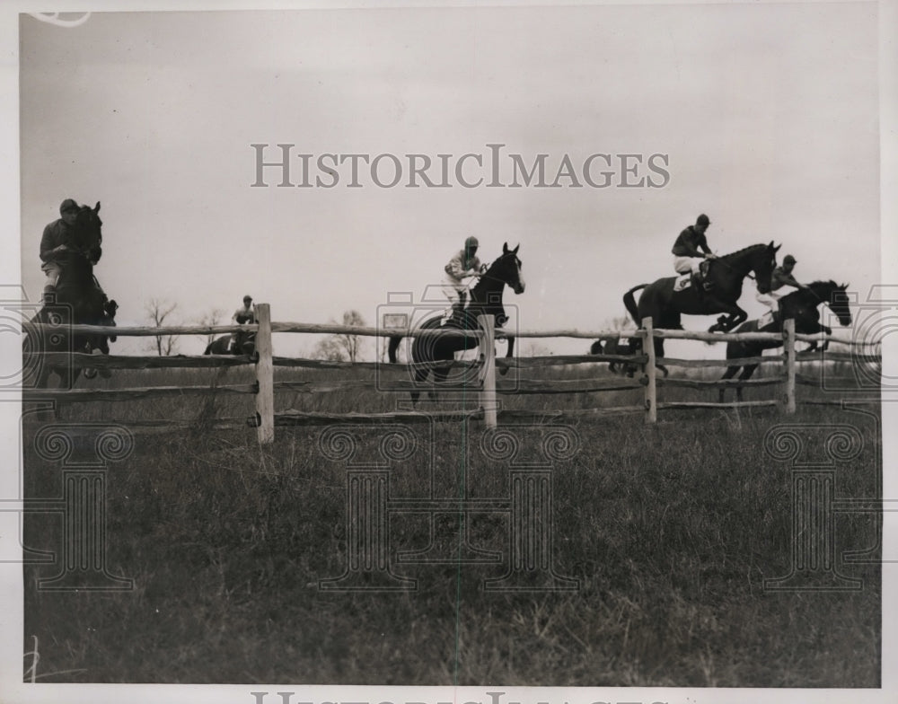 1938 Press Photo Baltimore PD Reid on Tres Bon wins My Lady&#39;s Manor race- Historic Images