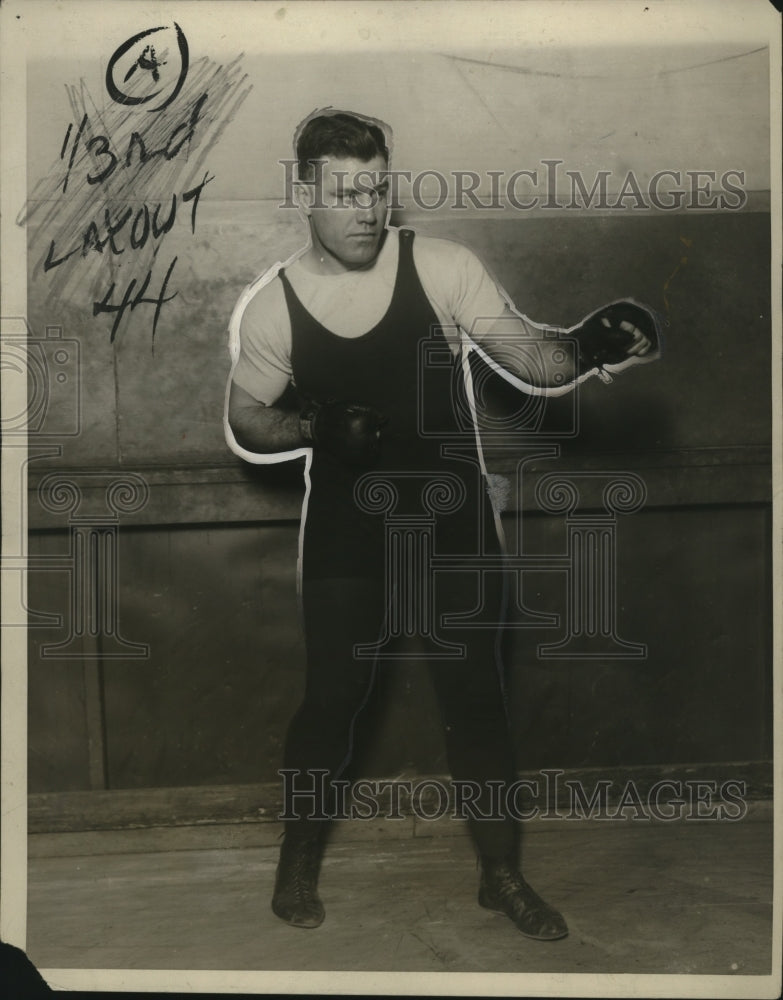 1927 Press Photo Portrait Of Tom Heeny In His Fighting Position - net28881- Historic Images