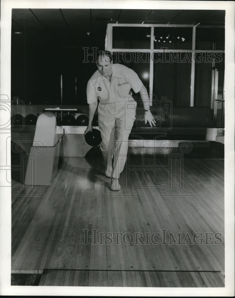 Press Photo A Man Playing A Bowling - net28961- Historic Images