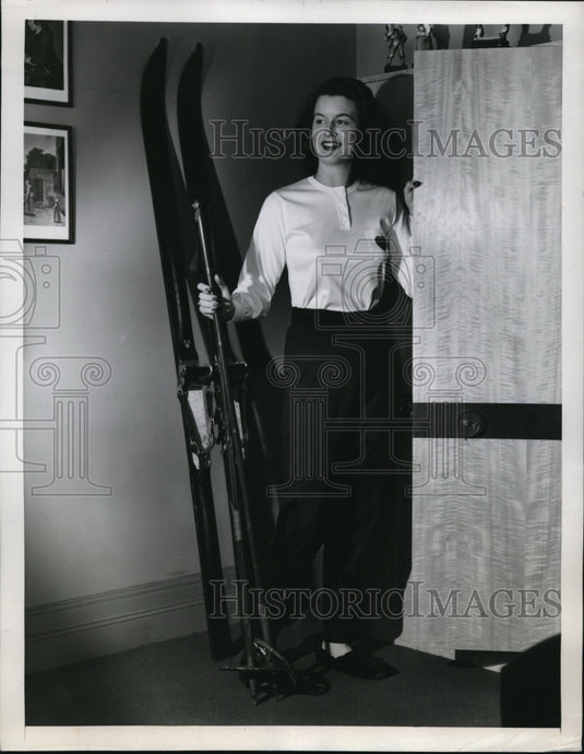 1948 Press Photo The Maid of Cotton Matilda Nail in ski clothes pajamas- Historic Images